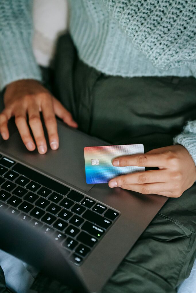 Konsumen Indonesia berbelanja online melalui smartphone