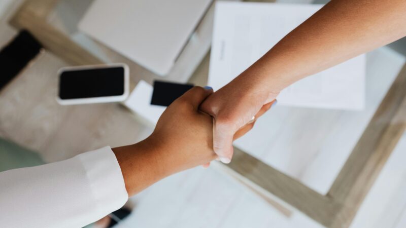 Strategi Referral B2B: Cara Dapat Klien Baru dari Jaringan yang Sudah Ada